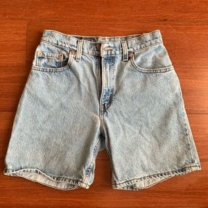 VINTAGE Levi’s 550 Shorts in Light Wash